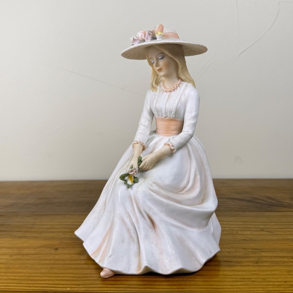 Vintage Enesco Victorian Lady Figurines | E1410 & E9009 | Made in Mexico - Picture 4 of 15